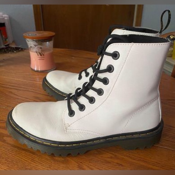 Great Condition size 8 White Dr. Marten’s. These are PERFECT! You will be happy! - Picture 3 of 9